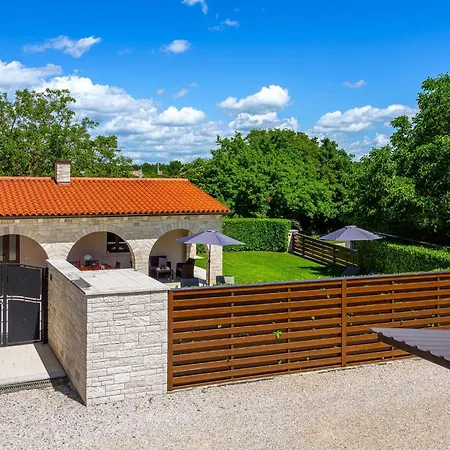 Casa Mia Mit Privatem Pool By Interhome Vikendica Barban